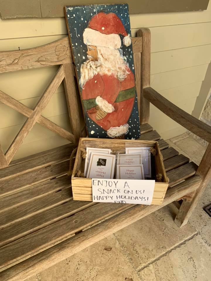 holiday sign for home delivery personnel